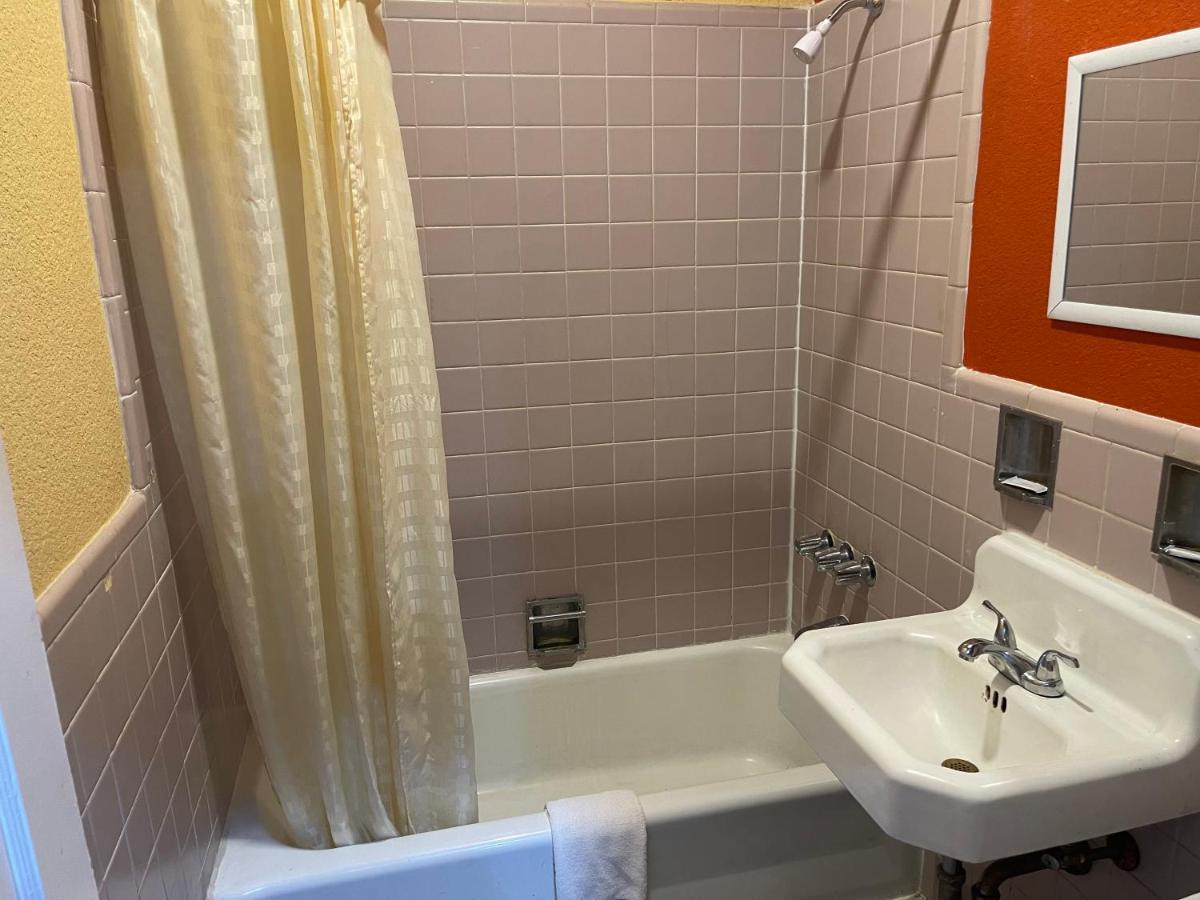 Kenwood Court Motel 윌슨 외부 사진